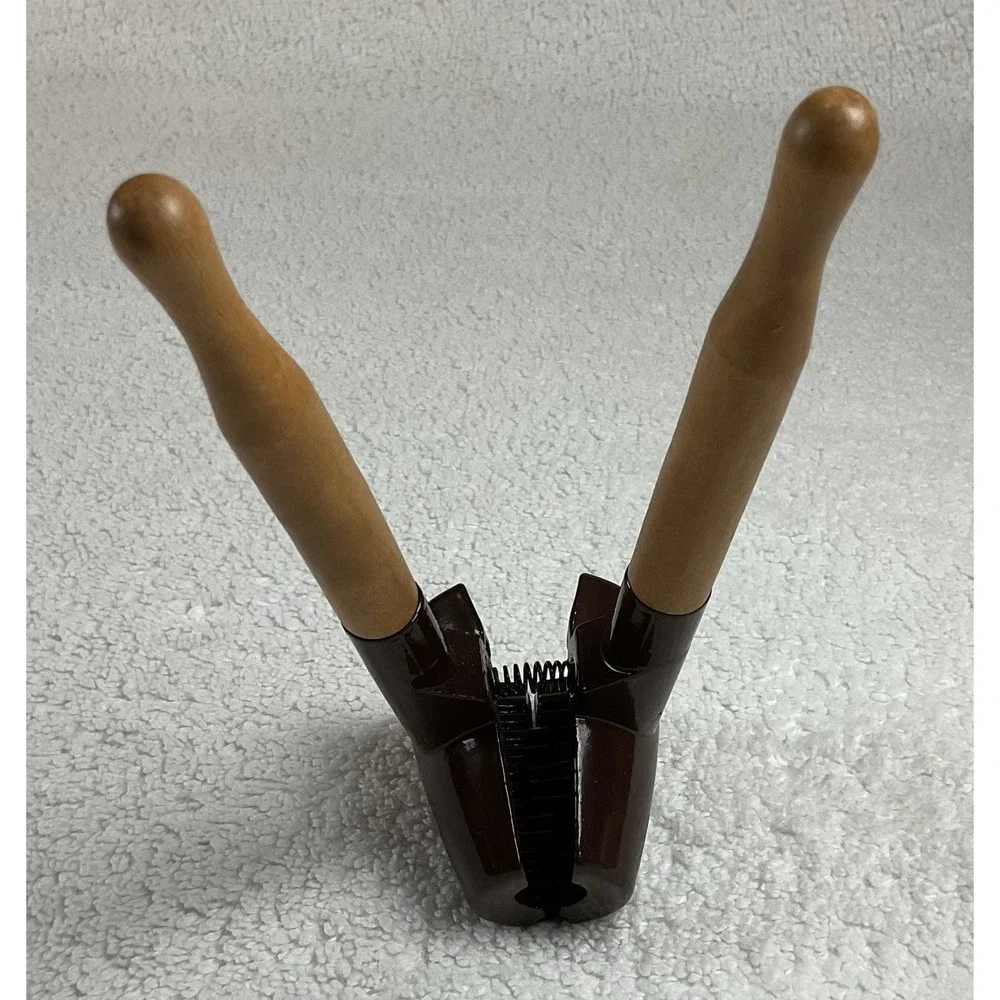 Vintage Metal Nut Cracker Heavy Duty Wooden Handle Walnut Pecan Nutcracker Brown - Picture 2 of 10